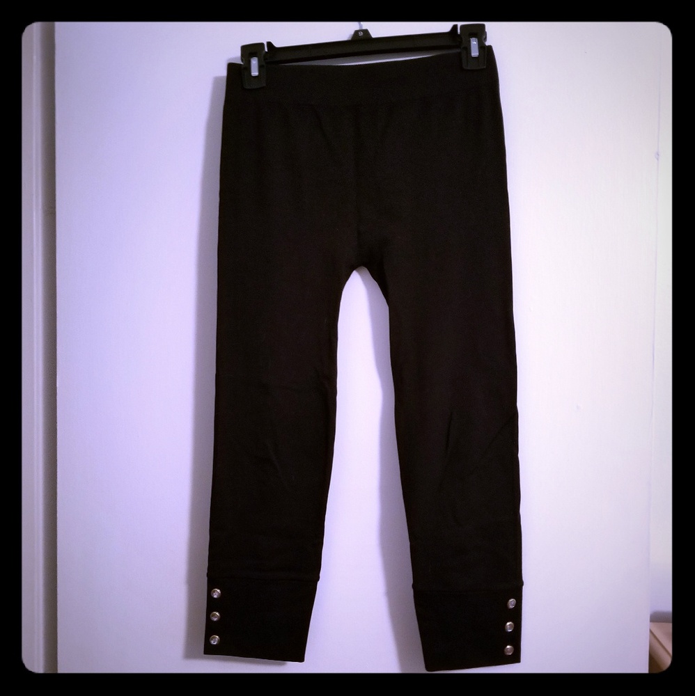 Black Knee-Length Capri Leggings w Gems